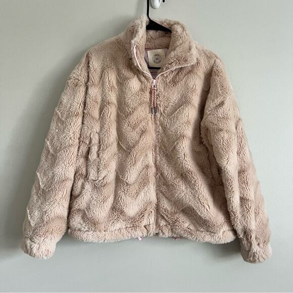 Urban Outfitters UO Eva Pink Cosy Faux Fur Full Zip Jacket Size Small - Picture 1 of 7
